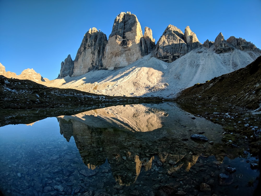 gray rocky mountain