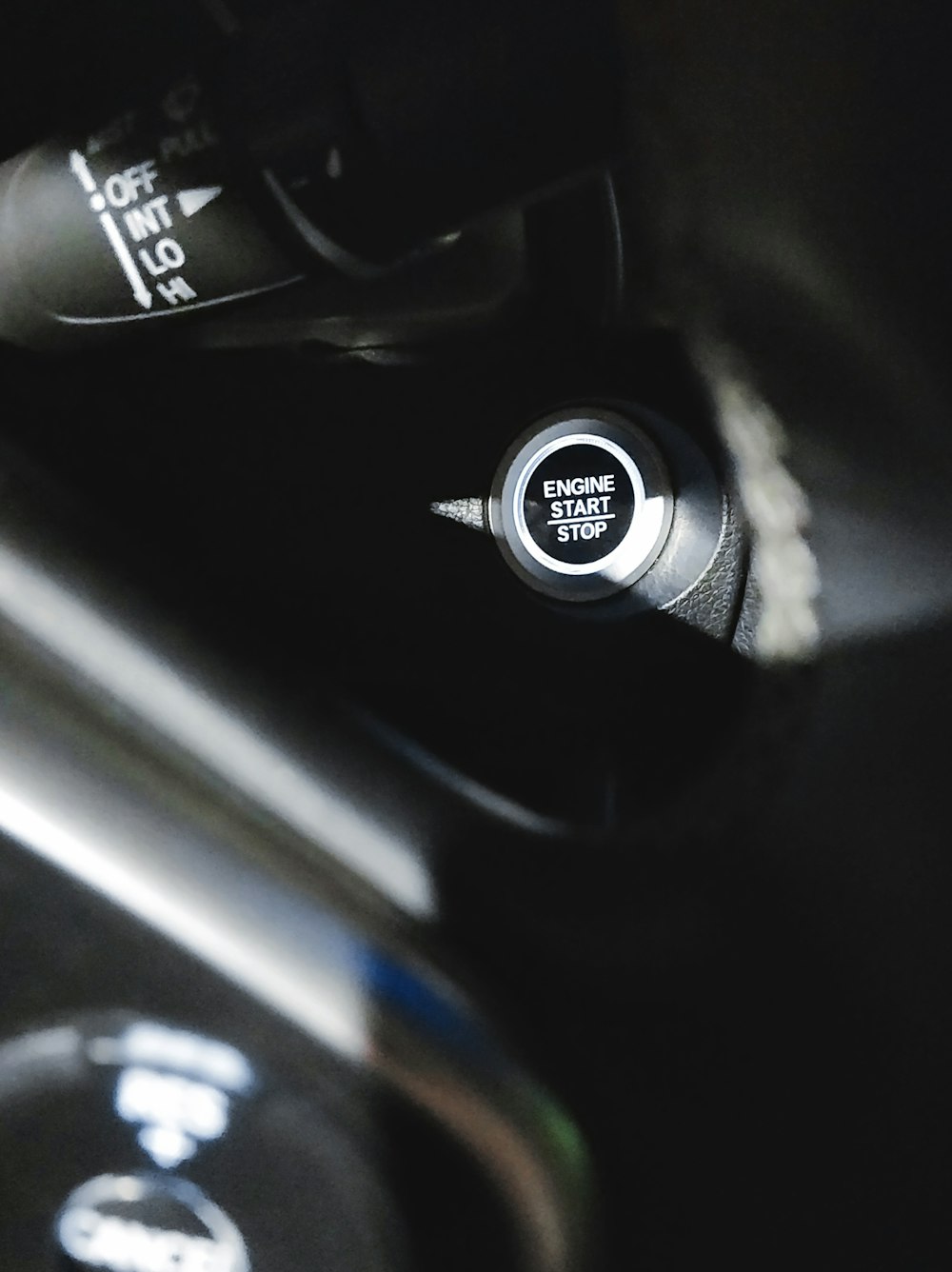 a close up of a car's steering wheel