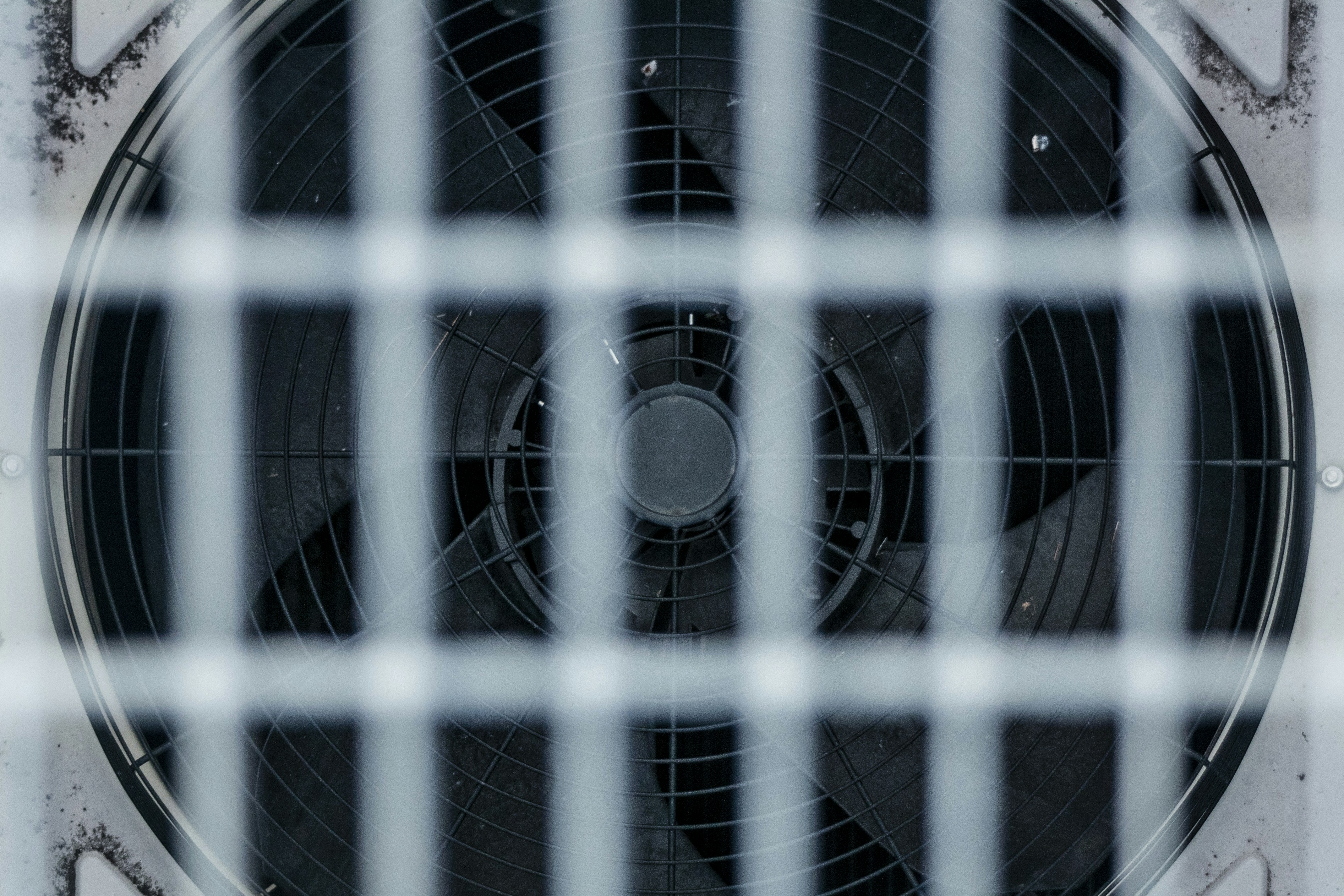 photo-1558247234-9e4380e897be?ixid=M3wxMjA3fDB8MXxzZWFyY2h8MTJ8fGZhbnMlMjB2ZW50aWxhdGlvbnxlbnwwfHx8fDE3NjYzOTEyNDF8MA\u0026ixlib=rb-4.1.0