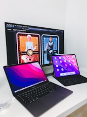 black laptop computer