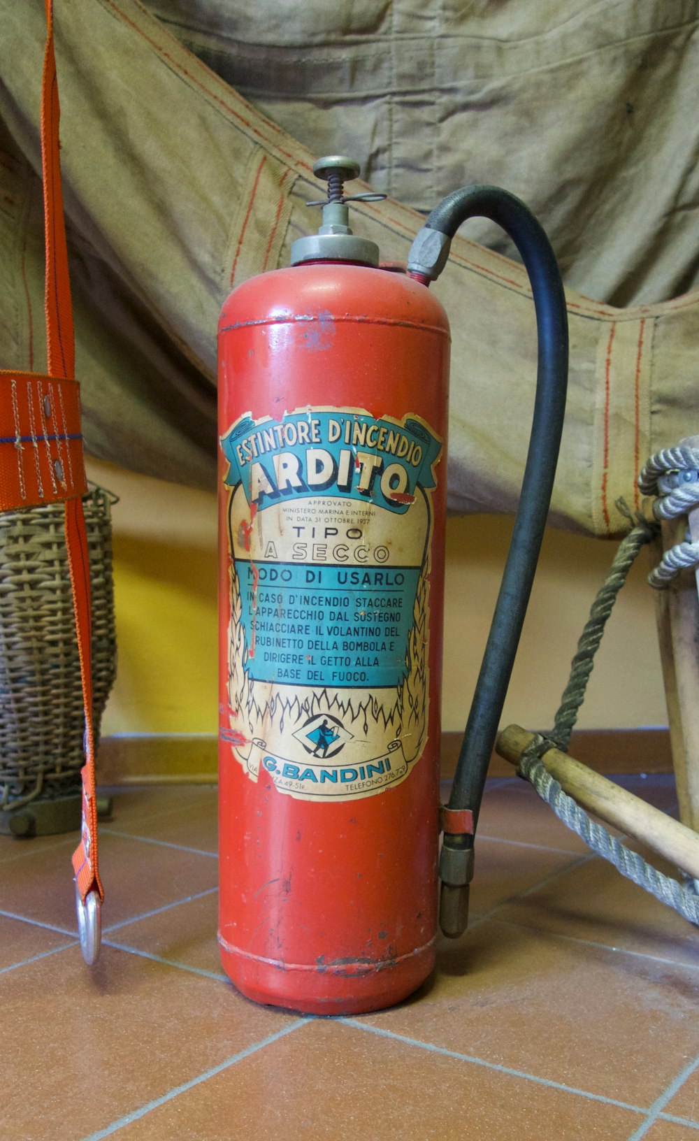 Extincteur Ardito rouge vintage