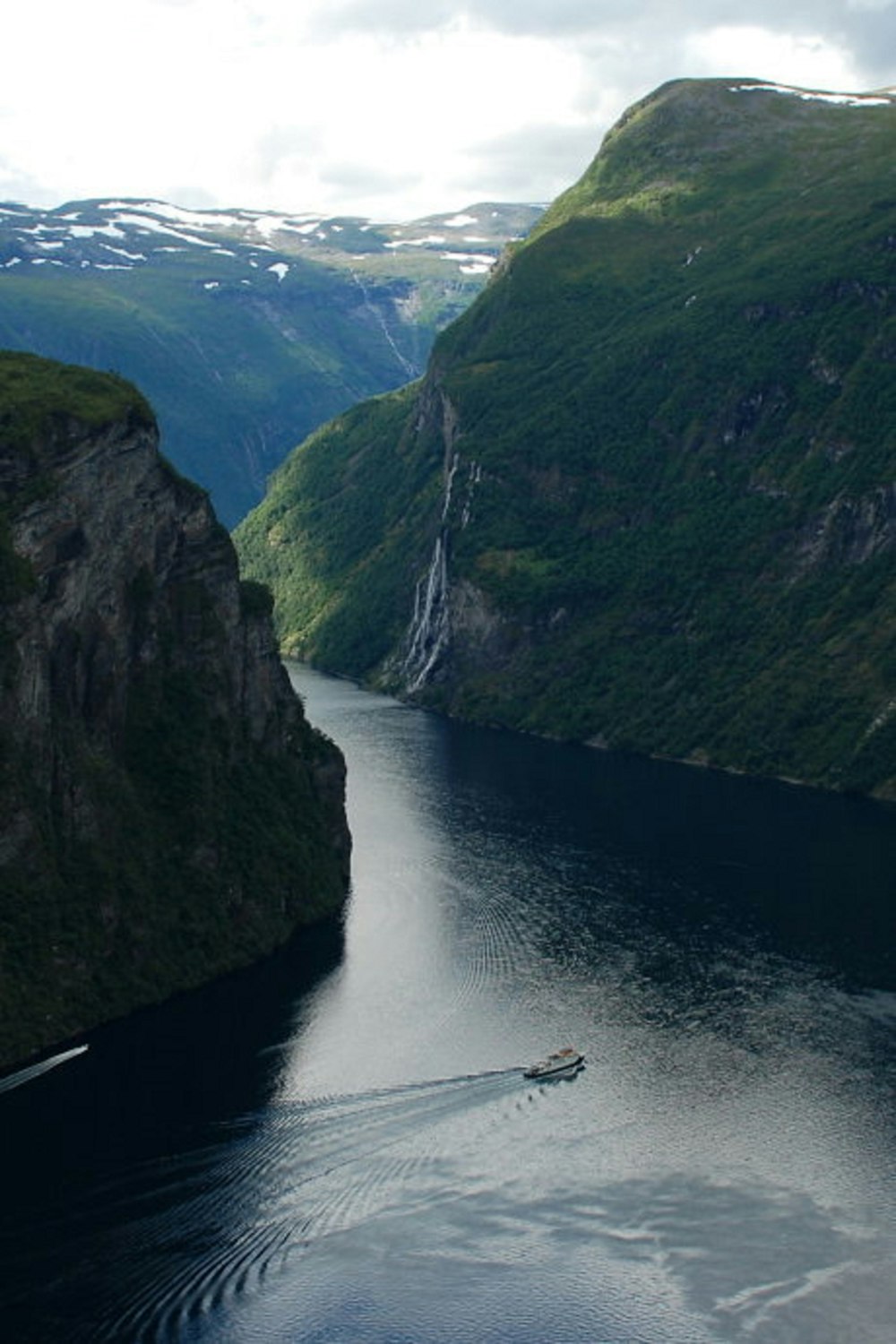 nature photography of body of water during daytime