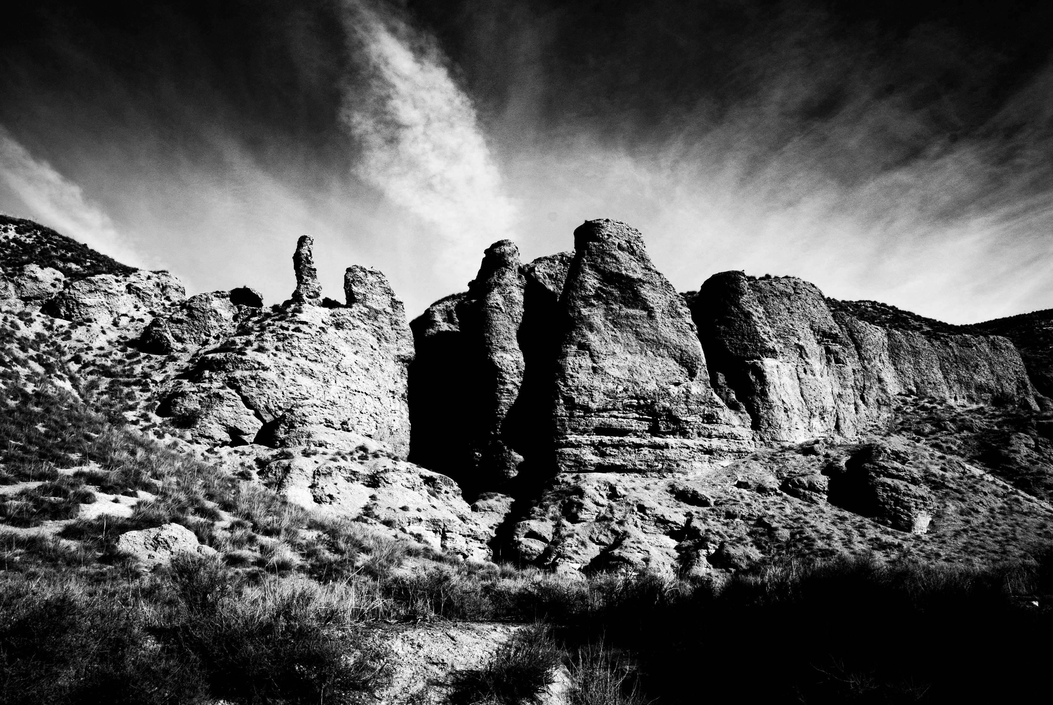 Assessing the colossal scene