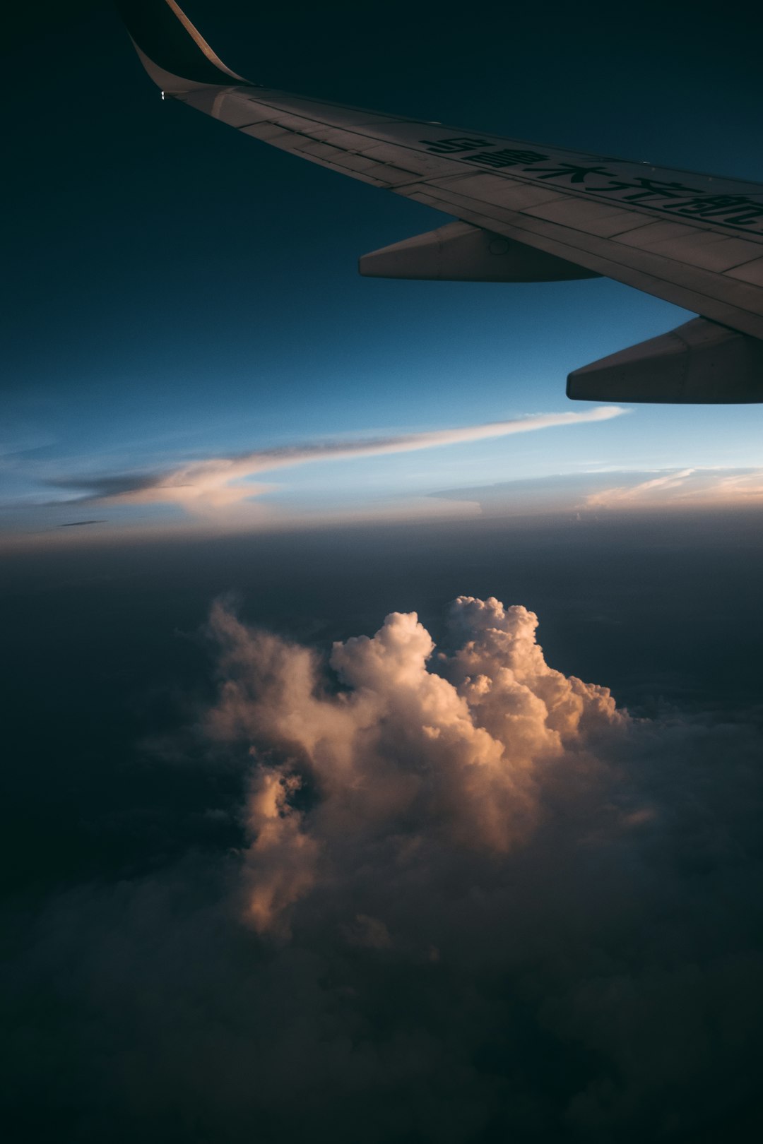 plane on air during daytime