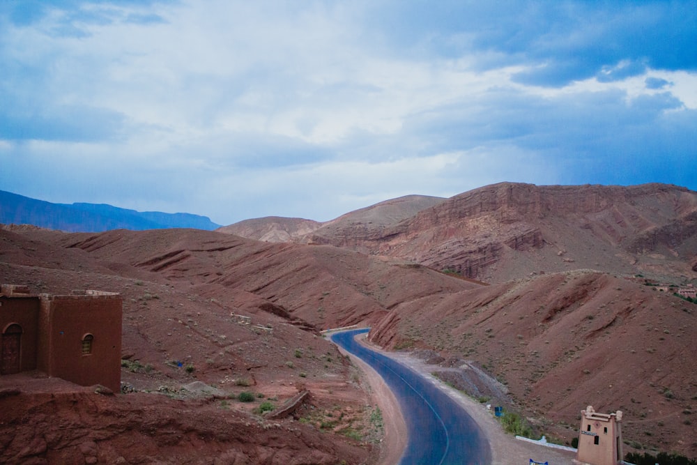 mountain during daytime