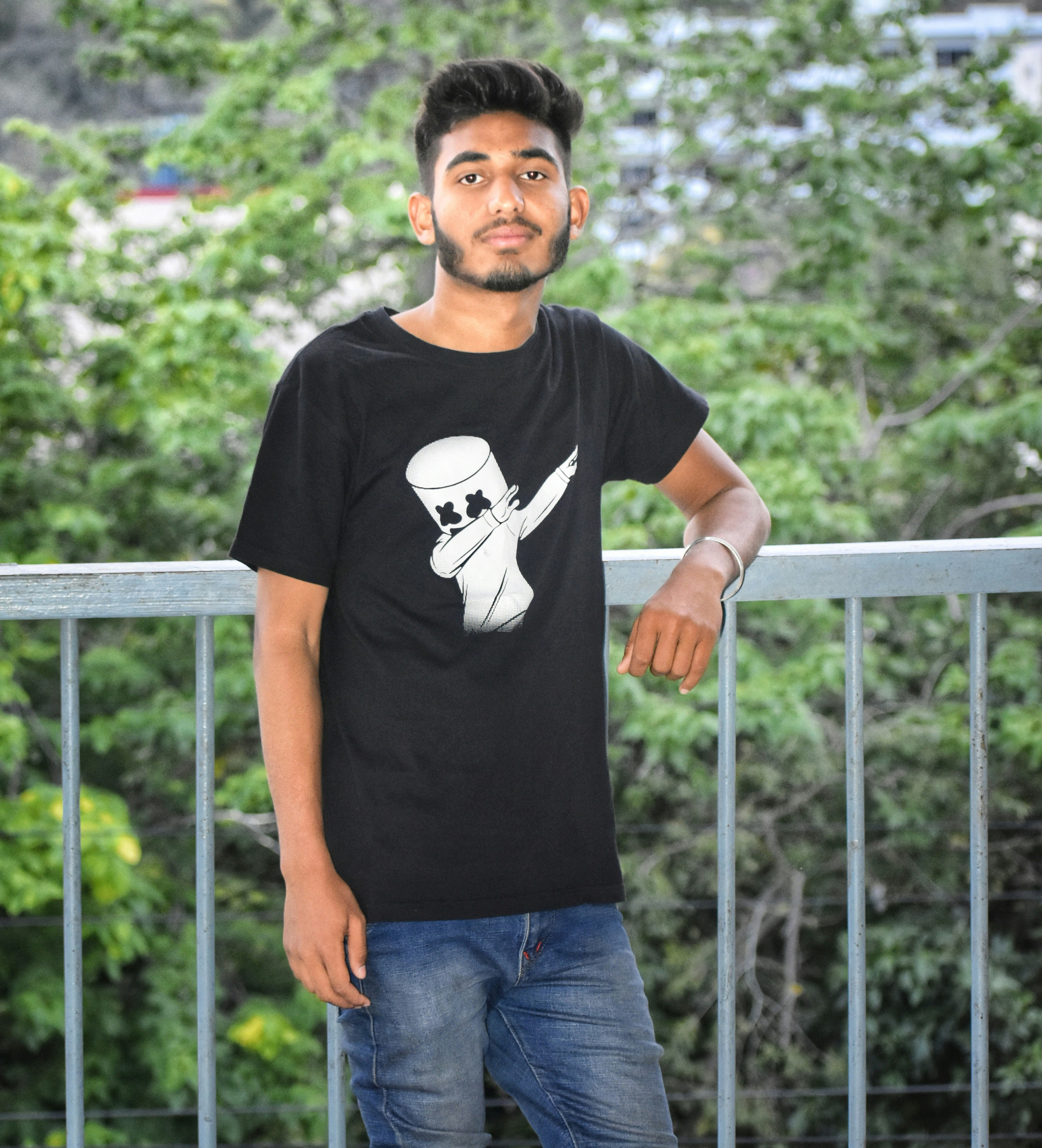 photo-1558292129-eef727d3e41f