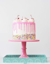 fondant cake with stand