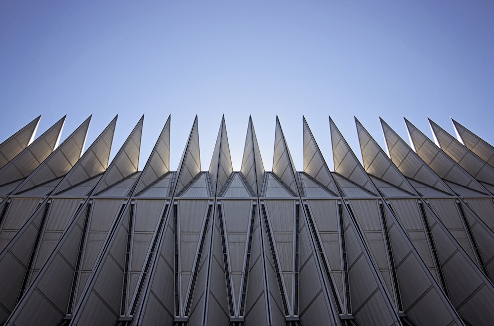 Bâtiment en béton beige