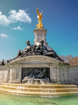 black and brown statue during daytime