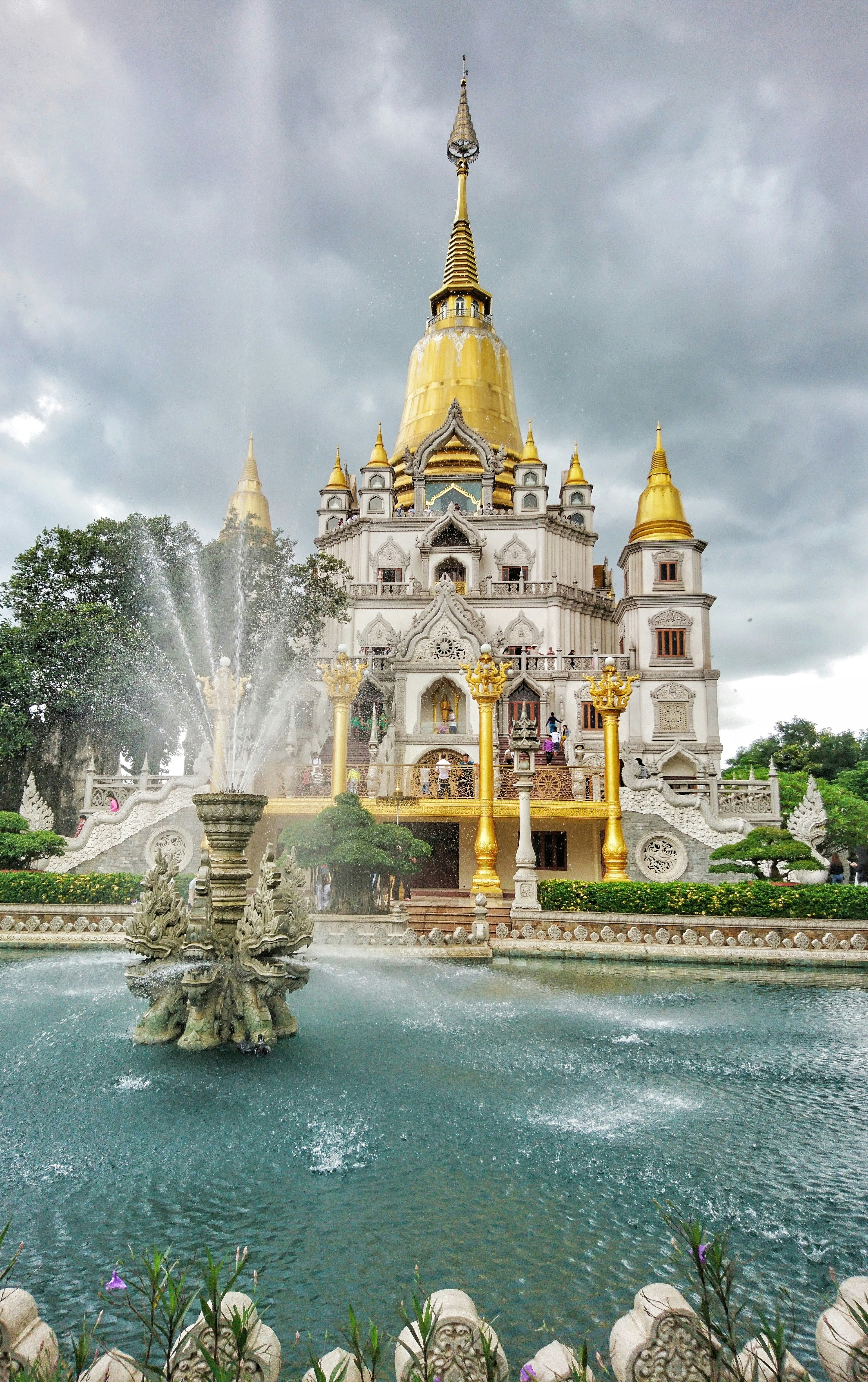 gold and brown temple photo Free Water Image on Unsplash