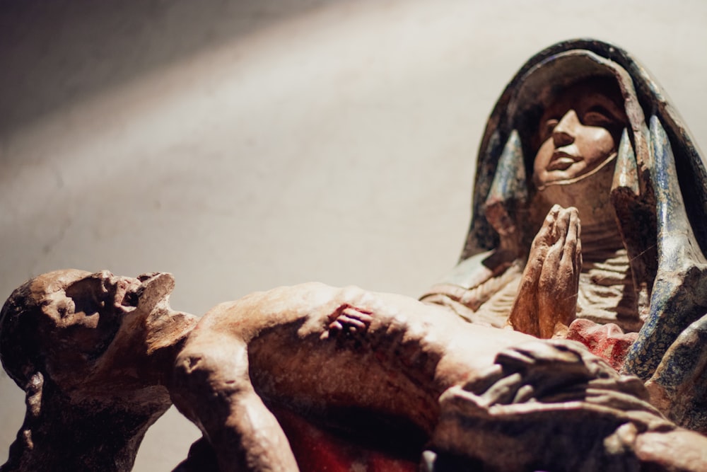 Estatuilla de María y Jesucristo