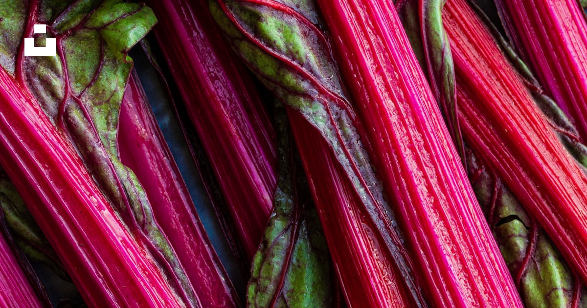 Gros plan d’un bouquet de légumes rouges et verts photo – Photo ...