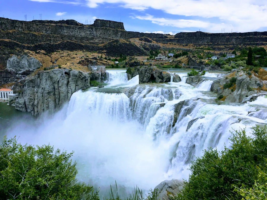 Shoshone Falls on the Snake River spilling over a wide horseshoe of basalt cliffs