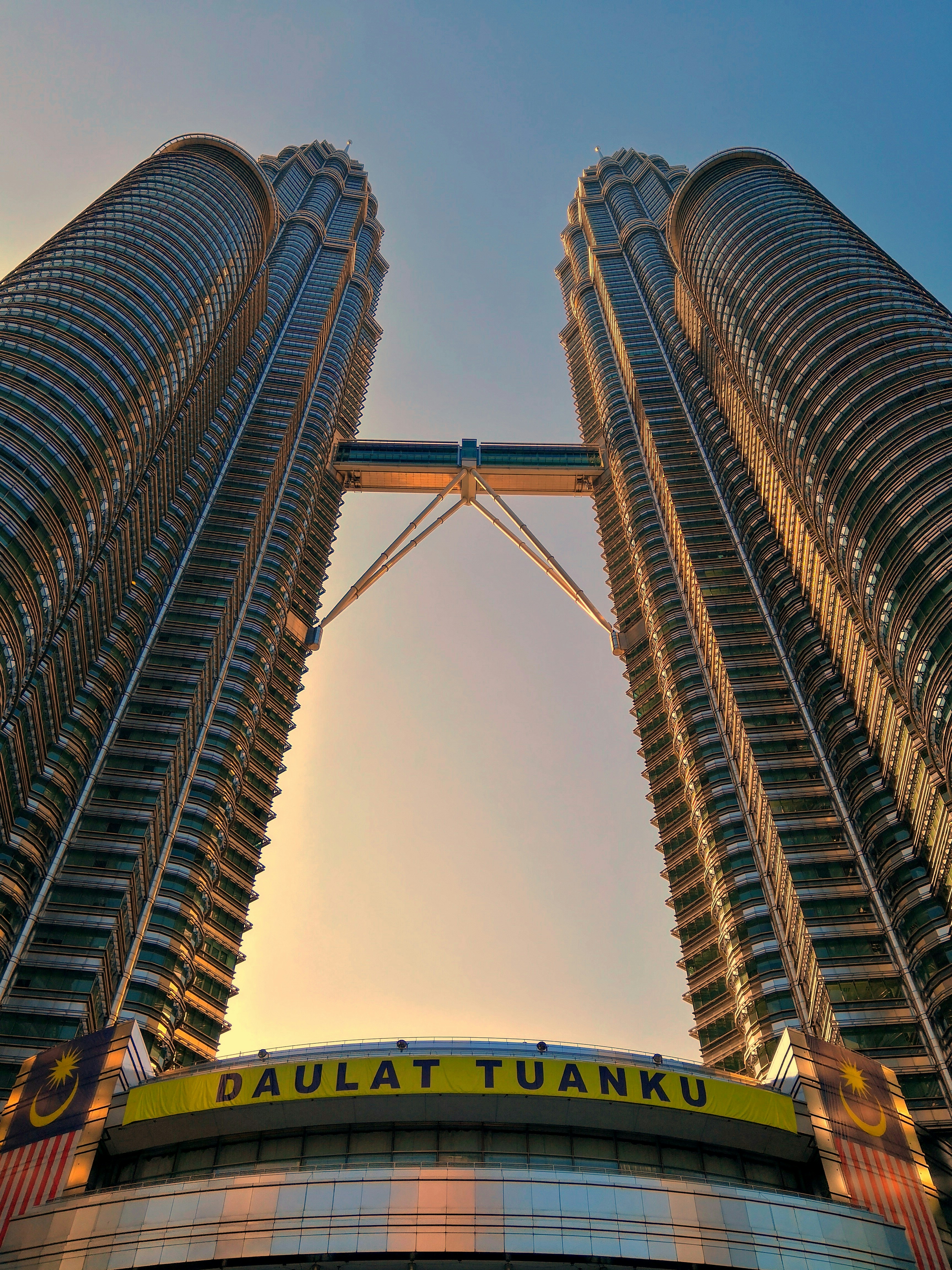 photo-1558398595-b7f282567078 أبسطهالك: حلول حكومية متكاملة في بروناي