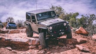 grey Jeep car