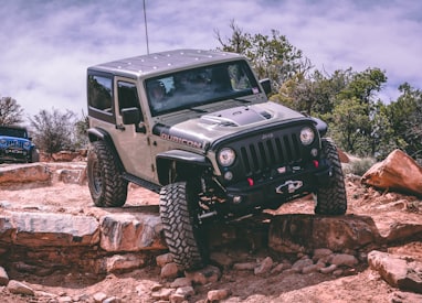 grey Jeep car