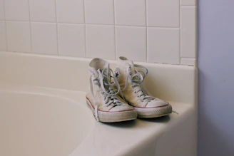 how-to-clean-white-sneakers-naturally