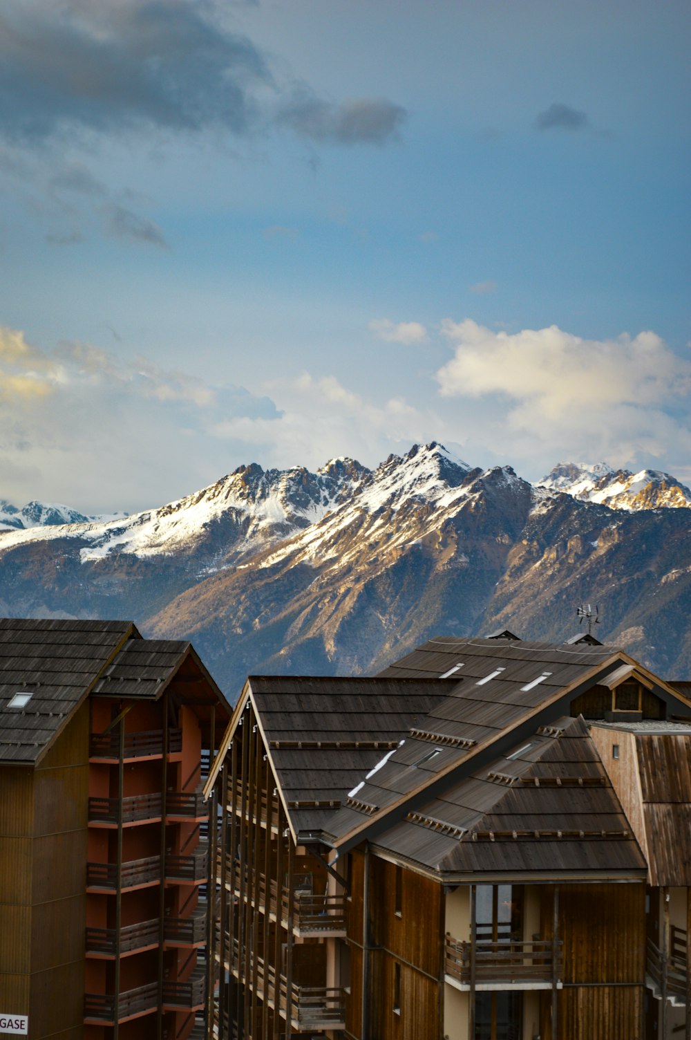 houses under blue sky