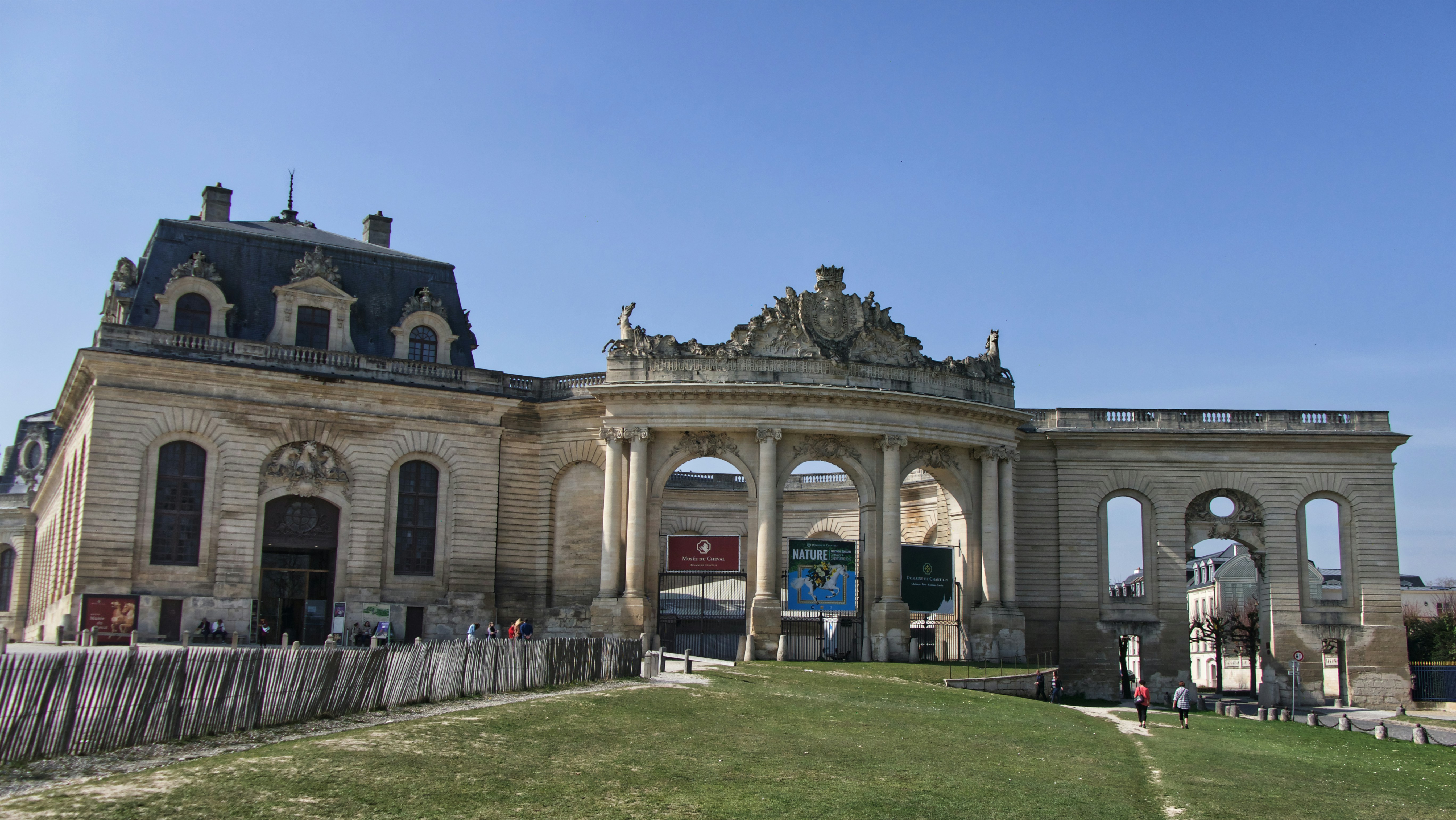 gray concrete building