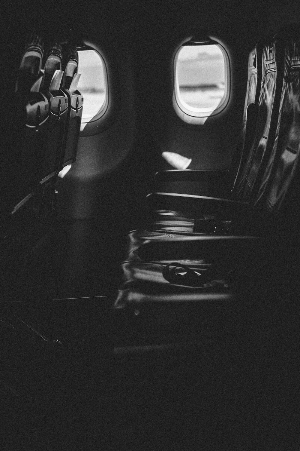 Asientos vacíos dentro del avión