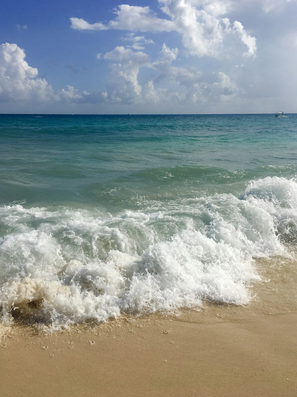 waves crashing at the shore during daytime