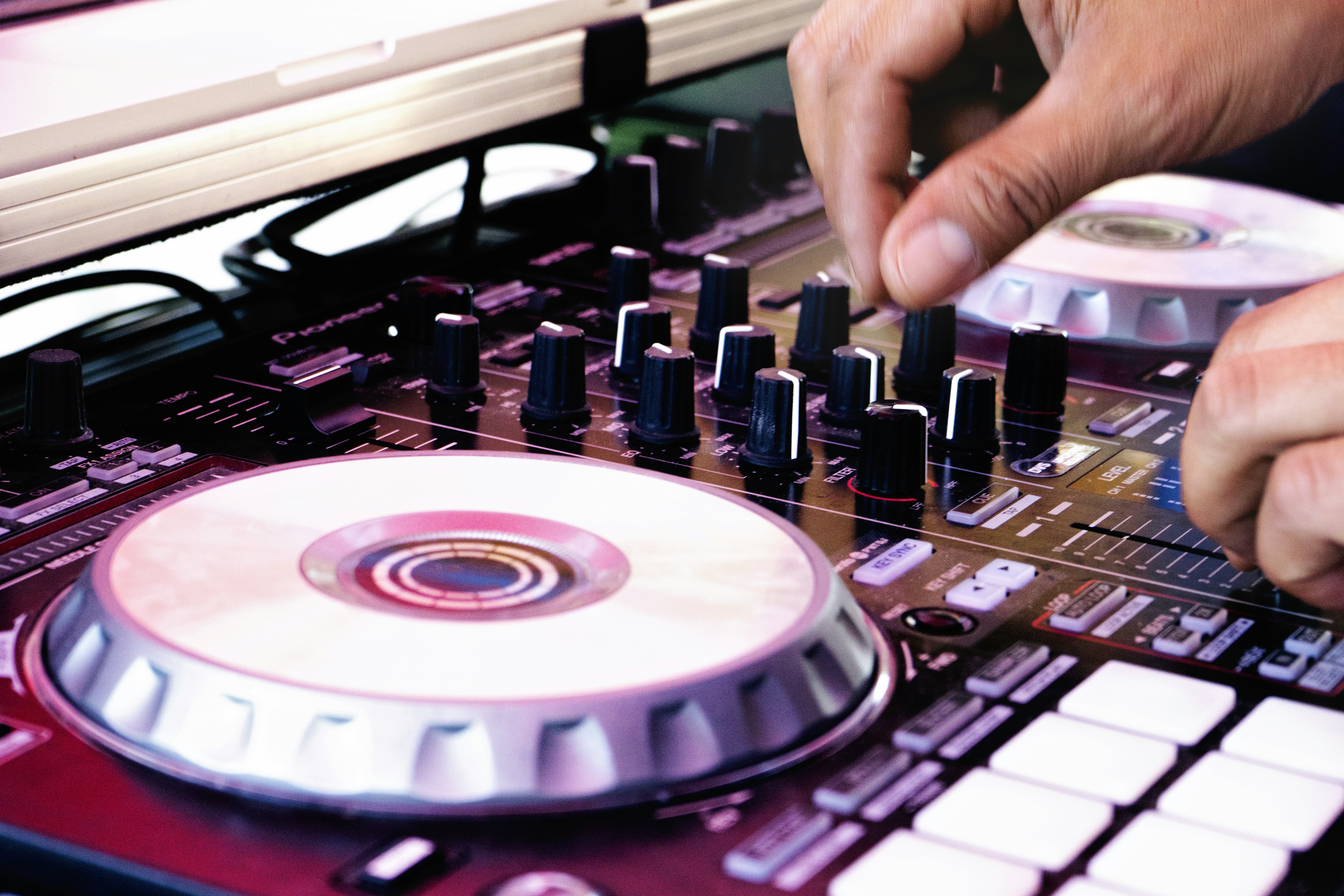 Image de Budget DJ progressive pour un afterwork d'entreprise à Nice : tarifs et conseils