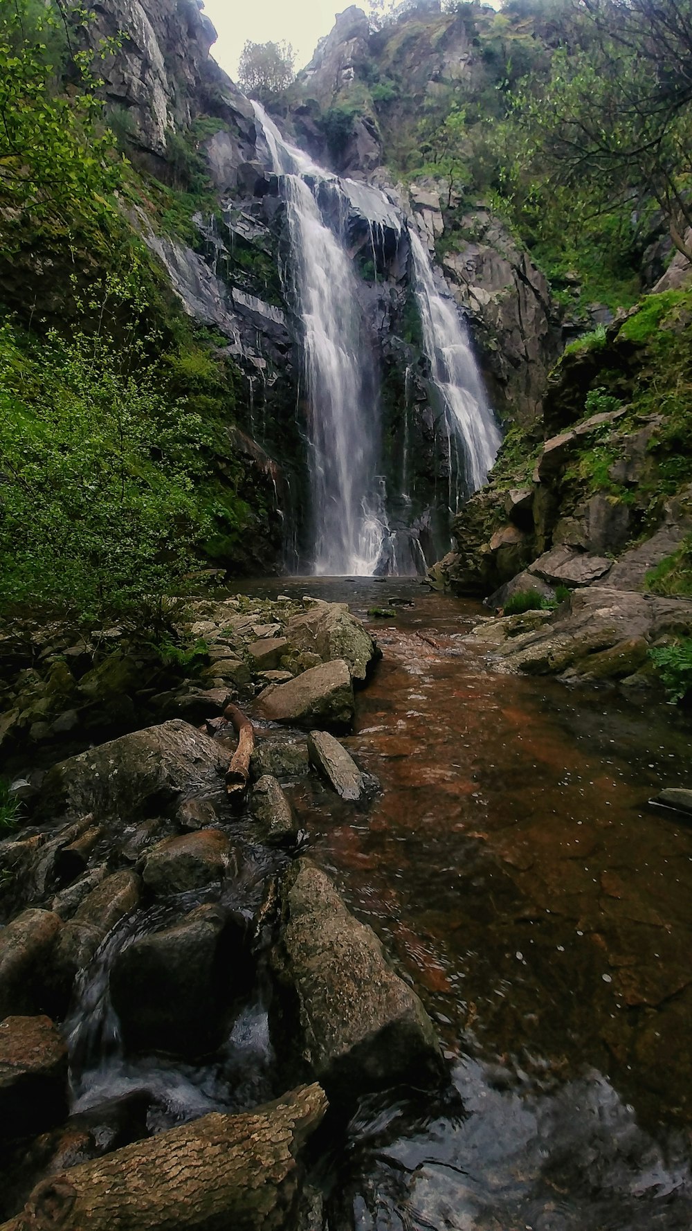 waterfalls during daytime