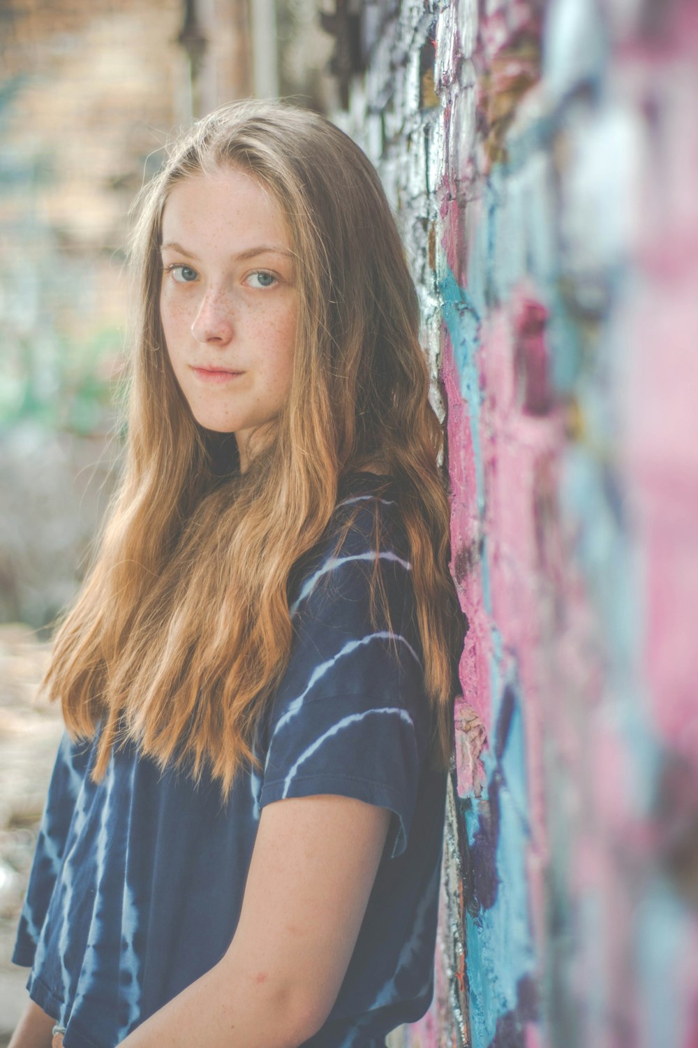 woman wearing black and teal top