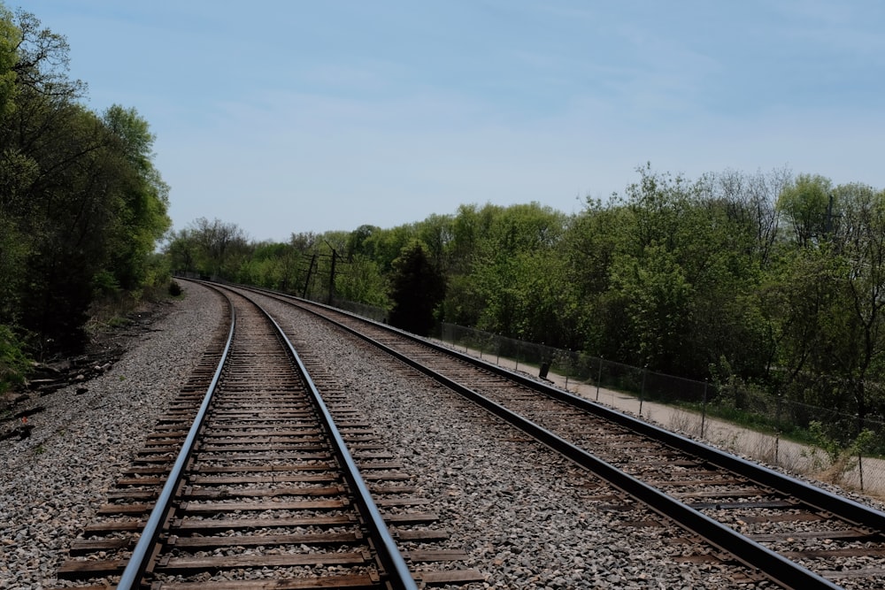 train rails photo â Free Rail Image on Unsplash