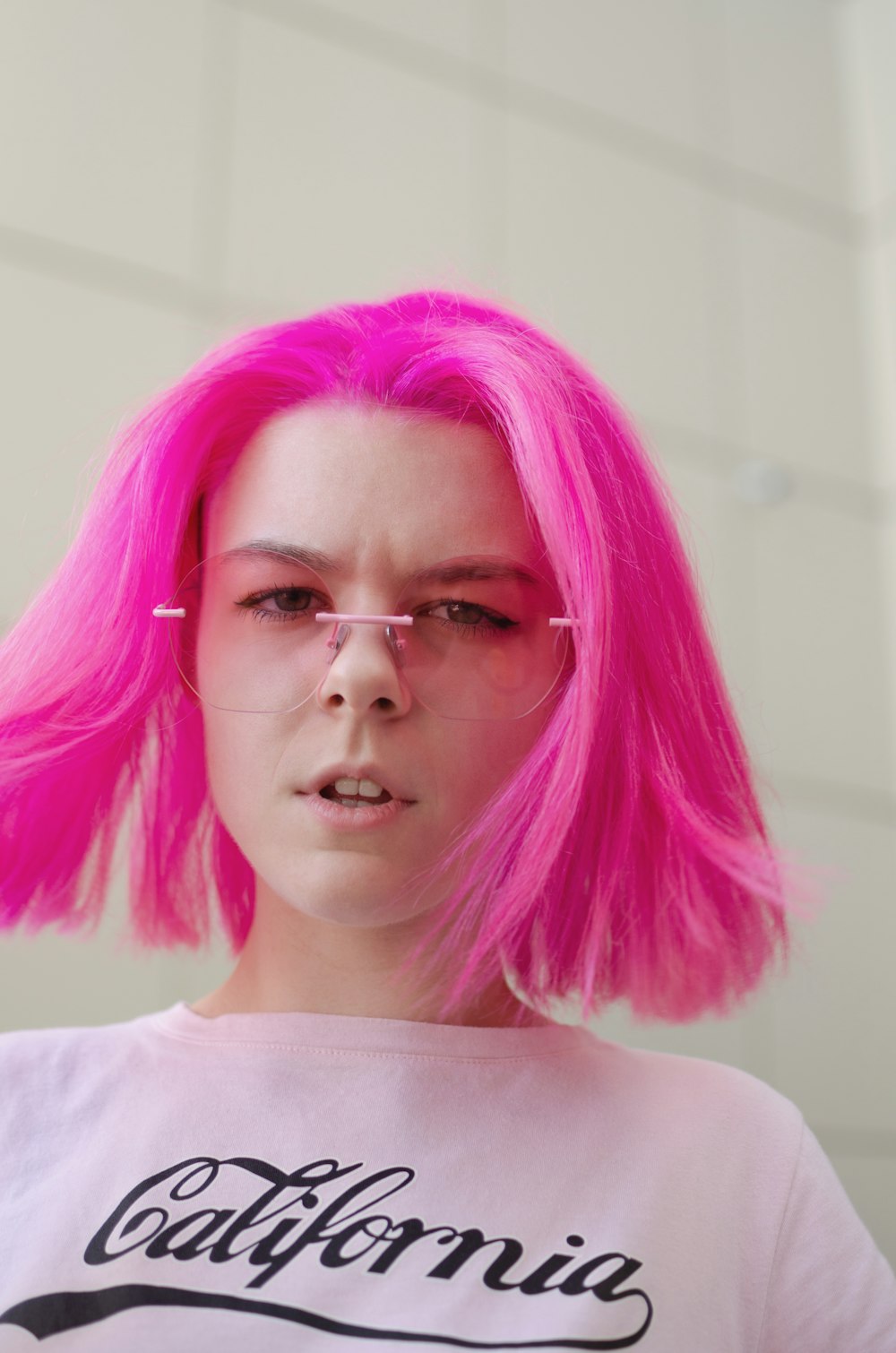 woman wearing pink t-shirt