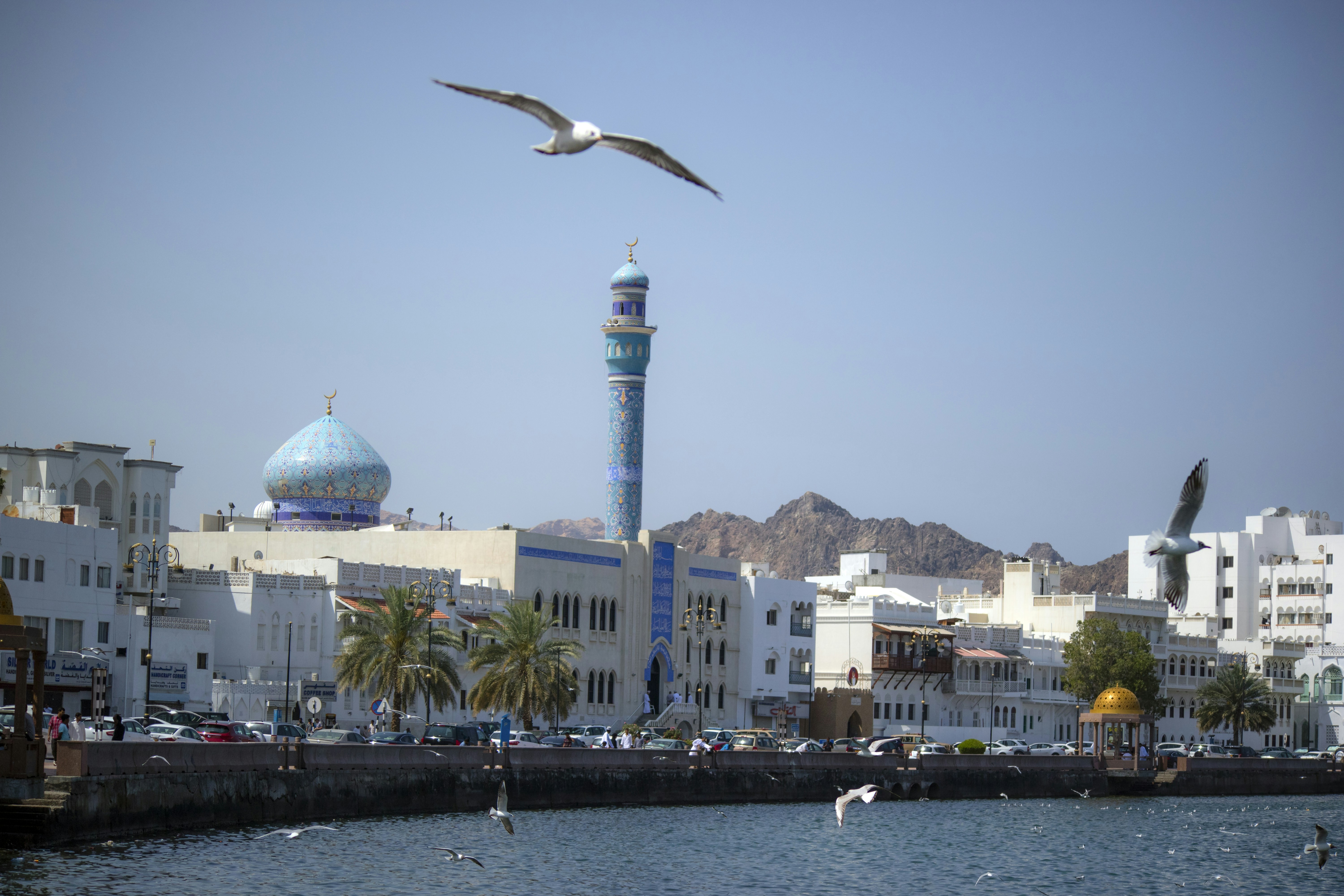 معرفی جاذبه های گردشگری تاریخی کشور عمان، شهر مسقط، تنها مسجد مسلمانان شیعه در کشور عمان
