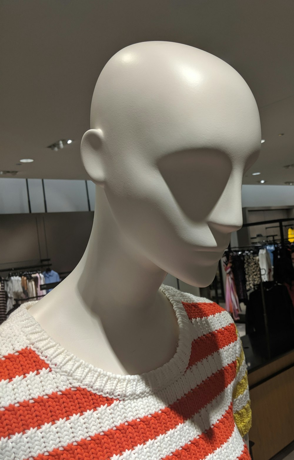 white mannequin head