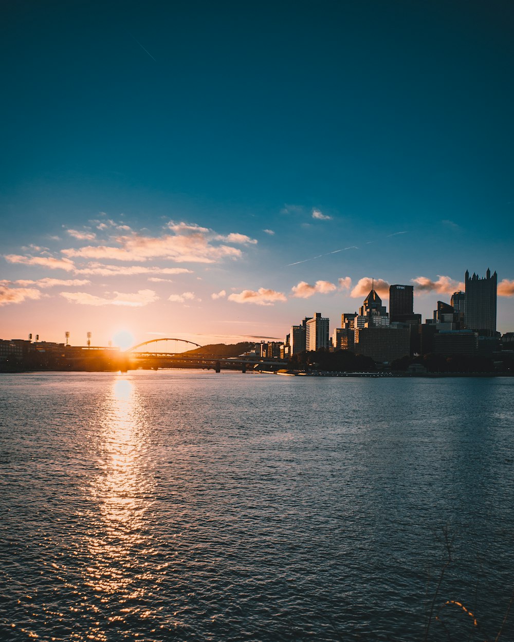 Plätscherndes Wasser bei Sonnenuntergang