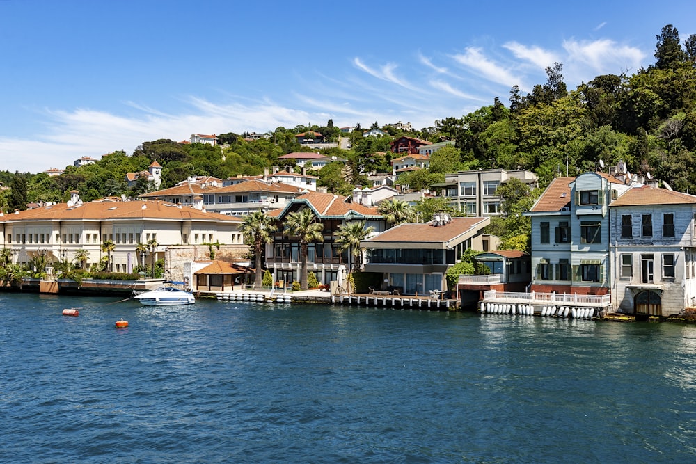 beach houses during daytime