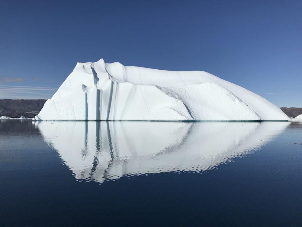 iceberg during daytime