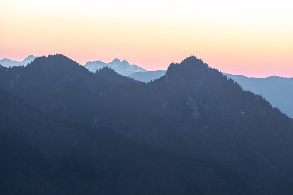 silhouette di montagna