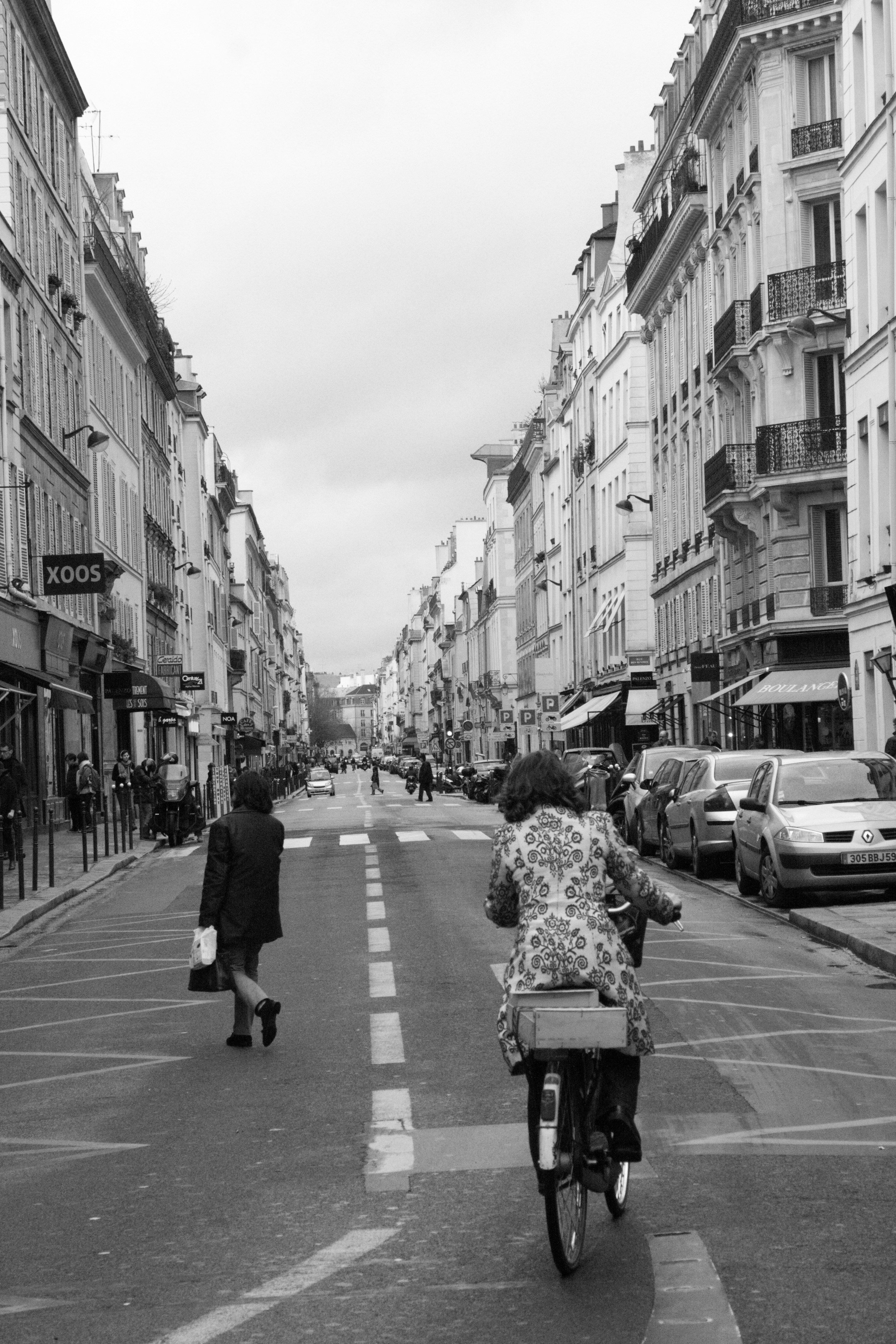 高速道路沿いの人々の写真 Unsplashで見つけるグレーの無料写真