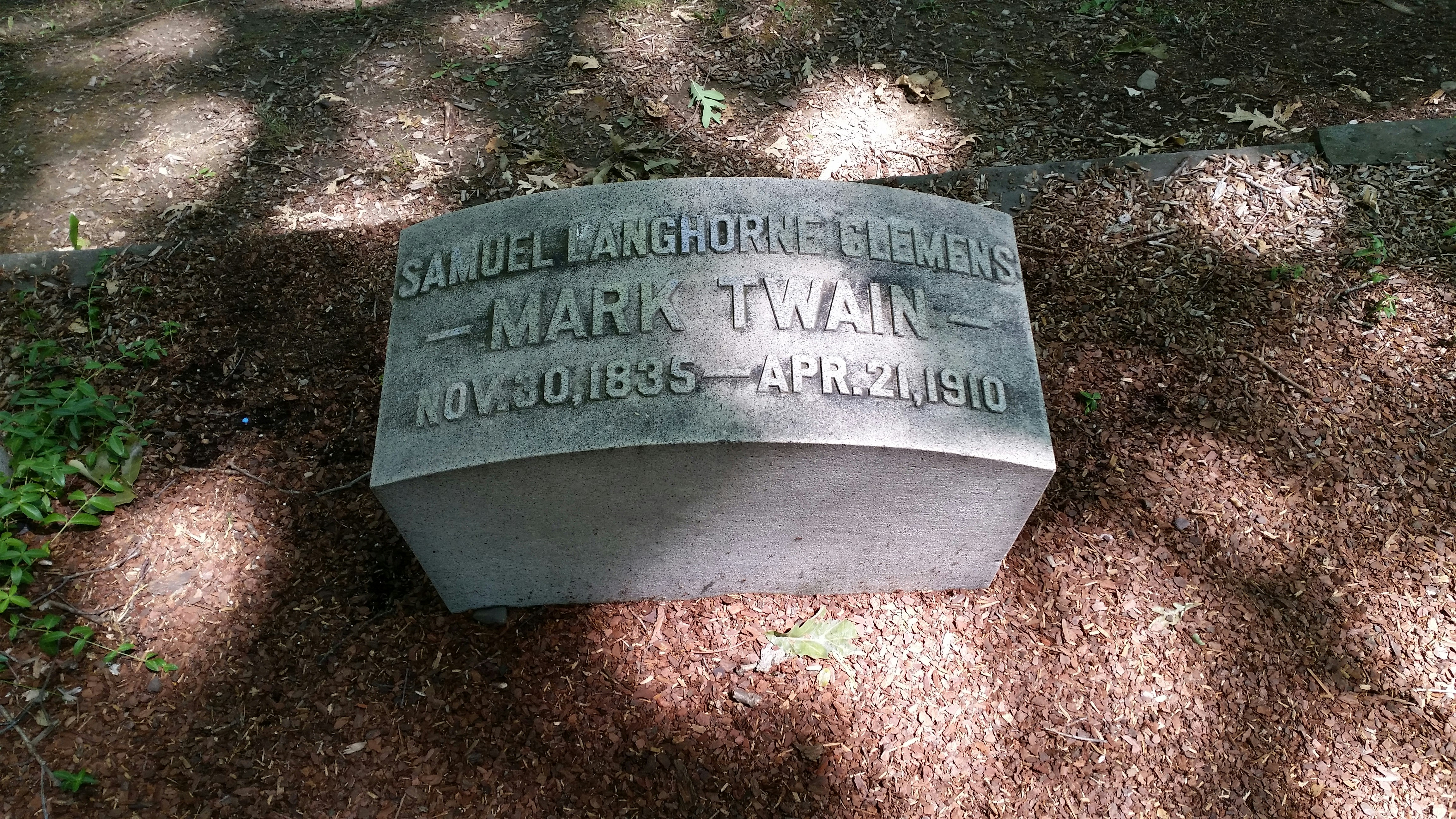 Mark Twain tombstone