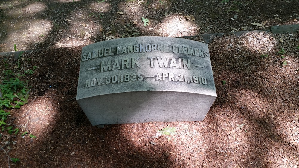 Mark Twain tombstone