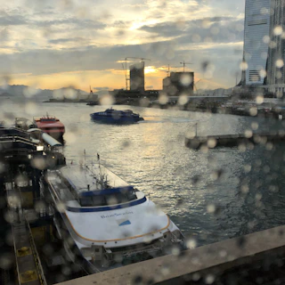 HarborLift’s tow truck parked beside the iconic Seattle waterfront at sunset.