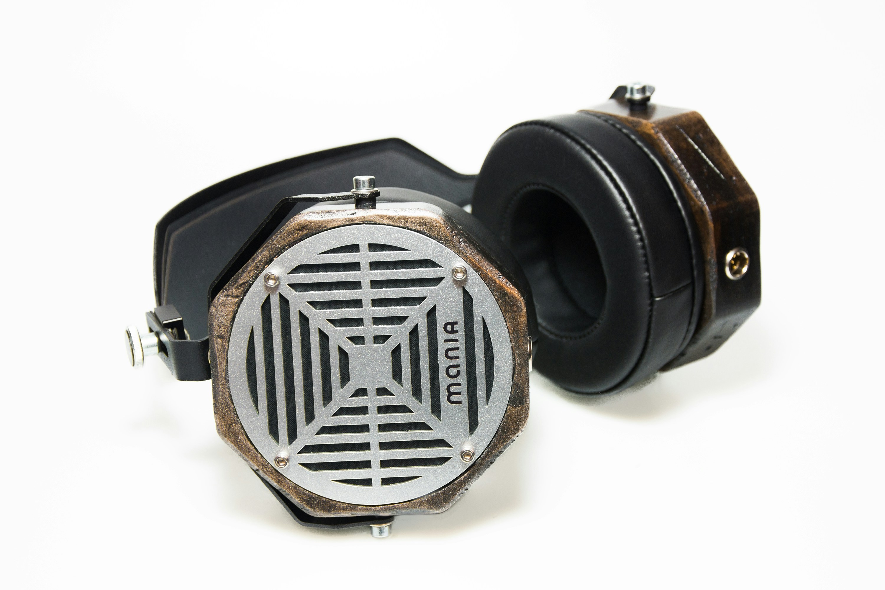 gray computer monitor