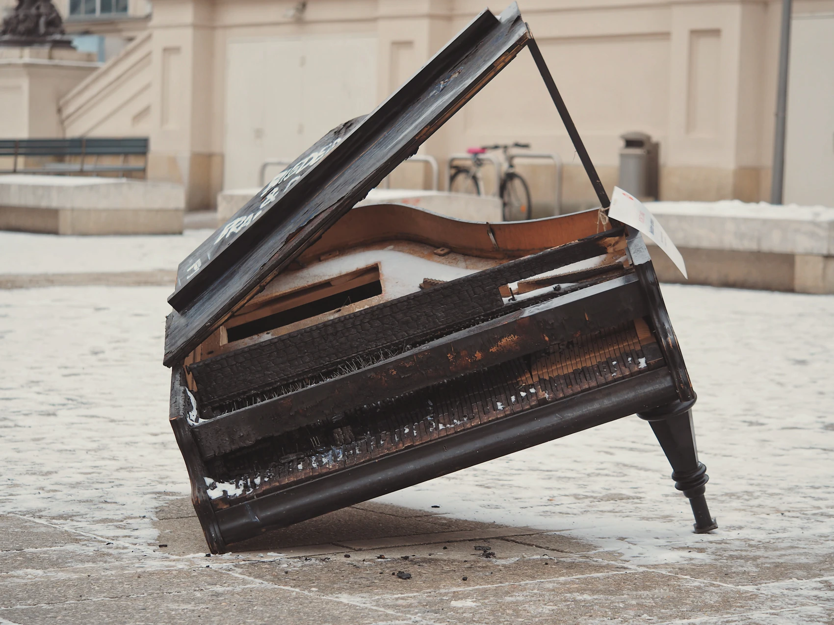 Black grand piano photo for event rental style reference