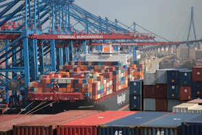 Handling Container Ocean Shipment Freight at ONS