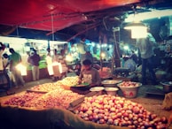 Fresh onions piled high in a bustling Bangalore wholesale market.