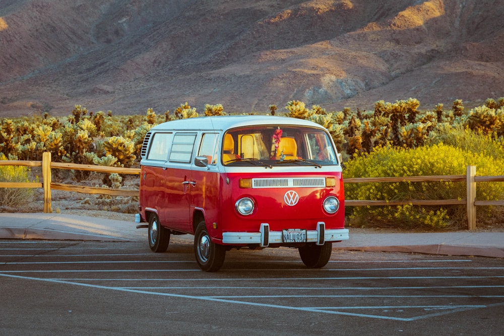 fourgon Volkswagen rouge