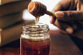 honey jar with honey comb