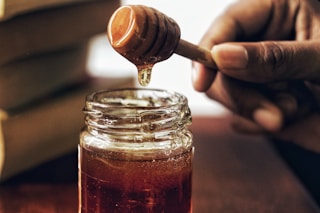 honey jar with honey comb