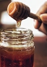 honey jar with honey comb