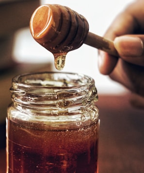 honey jar with honey comb