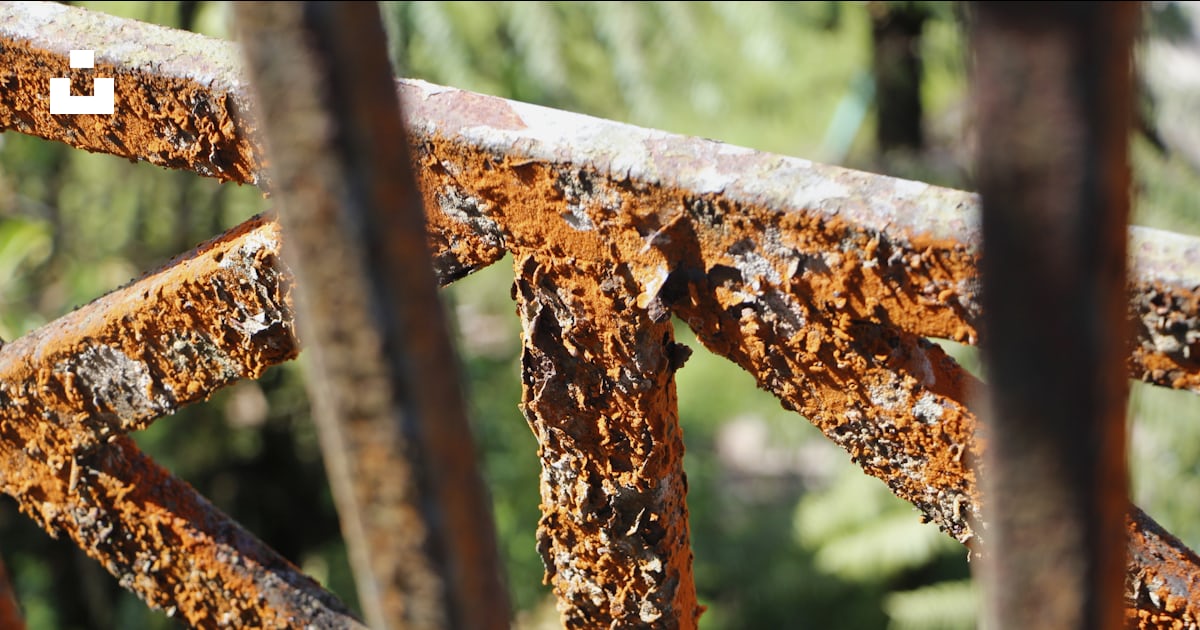Brown rust forming on metal railings photo – Free Hill Image on Unsplash